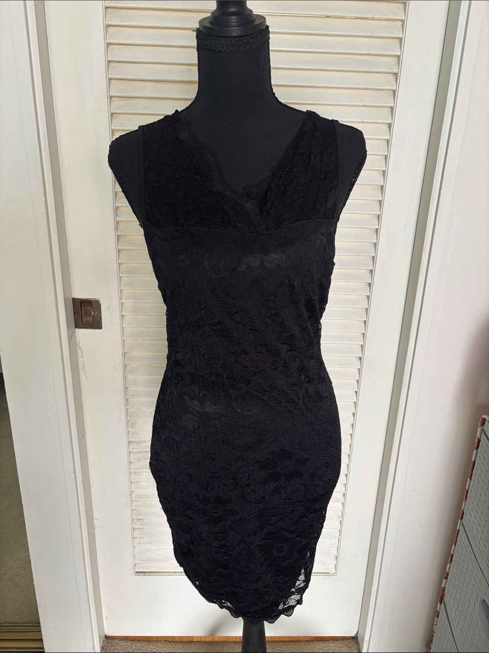 Black Lace Sleeveless Sheath Dress